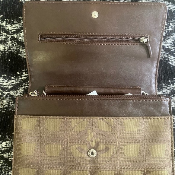 Chanel Travel Line WOC - Picture 5 of 7